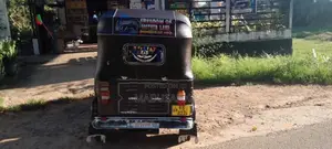 Bajaj RE 205 2011