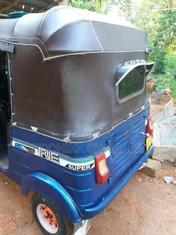 Bajaj RE 2000