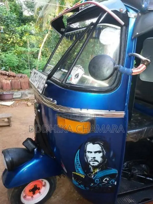 Bajaj RE 2000