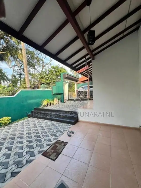 3 Bedrooms House with 10.5 Perch Land in Batuwandara
