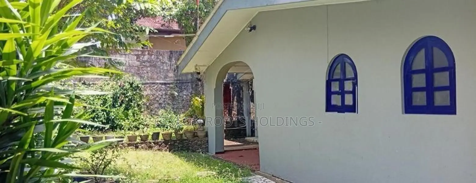 Beautiful Semi Furniture Old House With Stairs for Rent in kotalawala