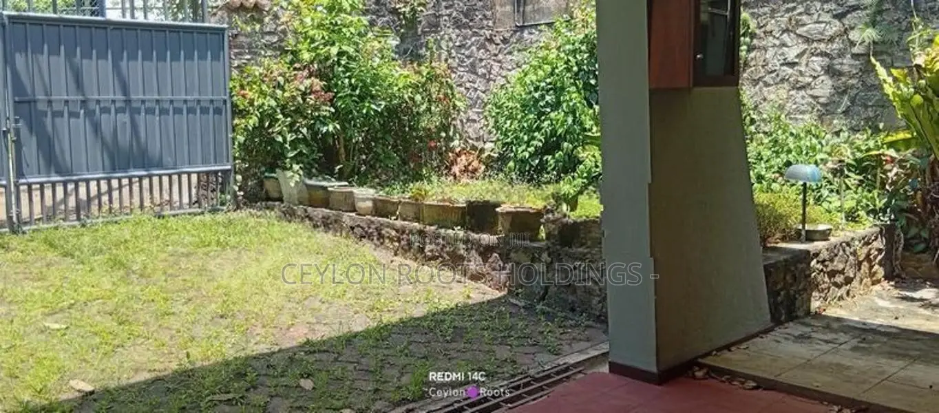 Beautiful Semi Furniture Old House With Stairs for Rent in kotalawala