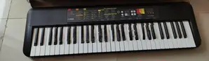 Yamaha PSR F52 Keyboard