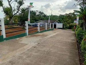 බණ්ඩාරගම නගරයෙන් වැවට මුහුණලා ඉඩමක්
