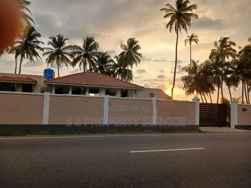 Fully furnished Villa Sale in Hikkaduwa (SSPH-331)