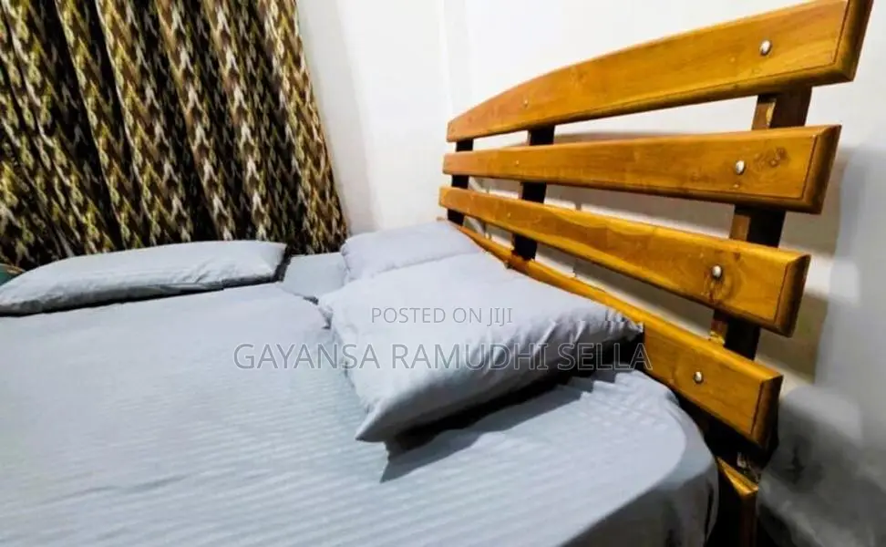 තේක්ක ලී ඇඳ