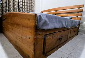තේක්ක ලී ඇඳ