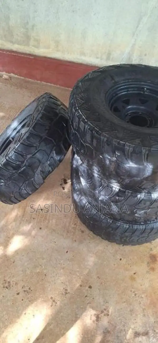Mud Cut Tires with Rim (Rim 16 Tire 33 Size )