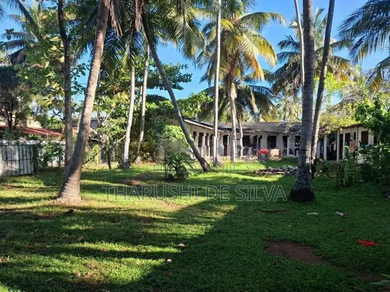 Land in Kandana