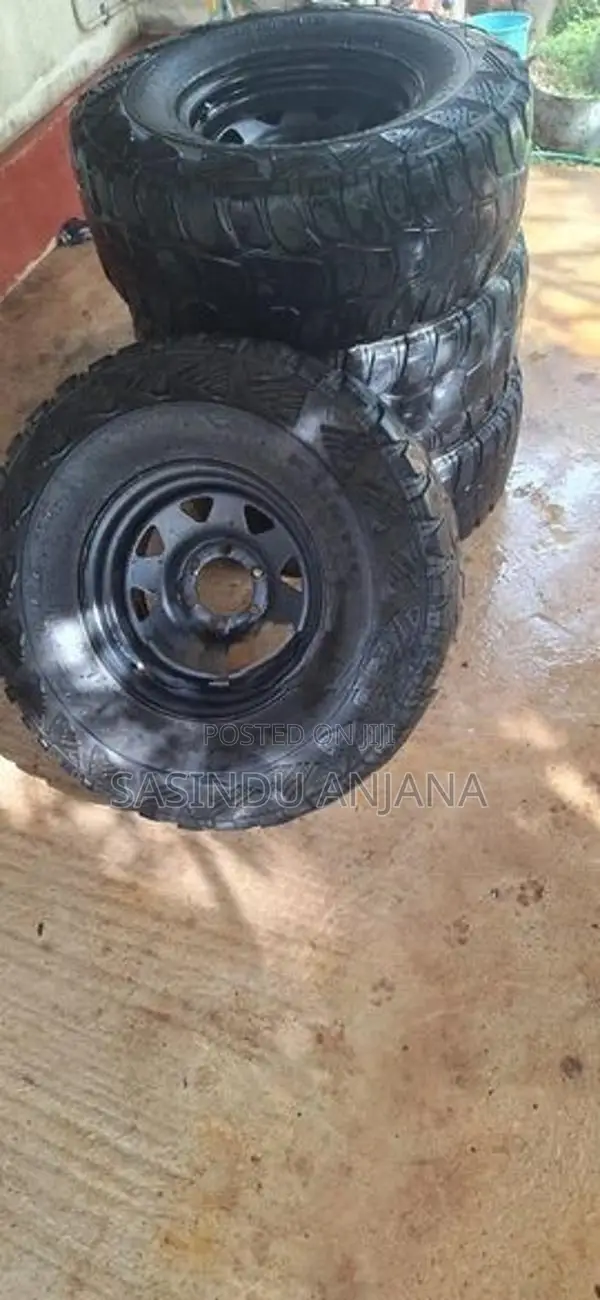 Mud Cut Tires with Rim (Rim 16 Tire 33 Size )