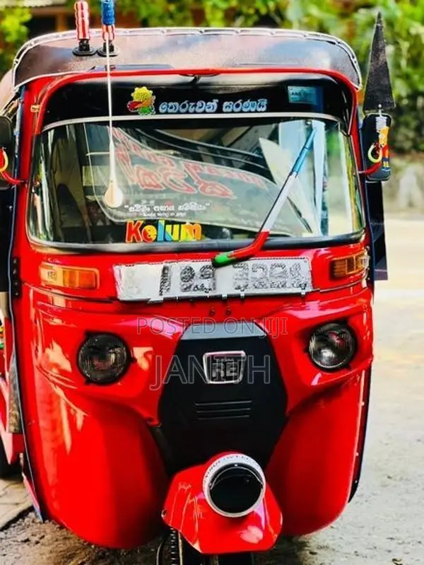Bajaj RE 2018