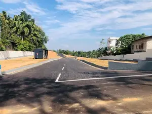 නේවාසික බිම්කොටස් කහතුඩුවෙන්