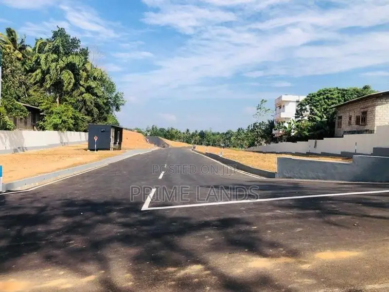 නේවාසික බිම්කොටස් කහතුඩුවෙන්