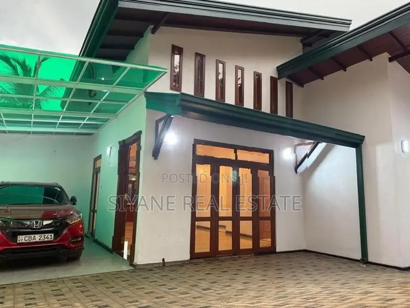 නිස්කලංක වටපිටාවක් සහිත නවීන තනිමහල් නිවස කඩවතට ගනේමුල්ලට ආසන්නව.