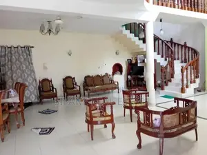 කිරිබත්ගොඩ නගරයෙන්ම ව්‍යාපාරයකට වුවද සුදුසු දෙමහල් නිවස විකිණීමට.