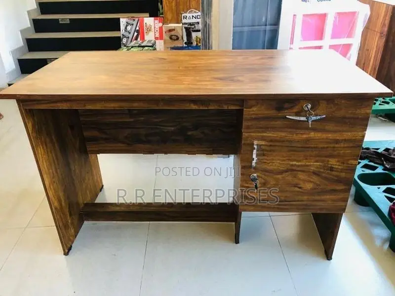New 4*2 Ft Melamine Office Table