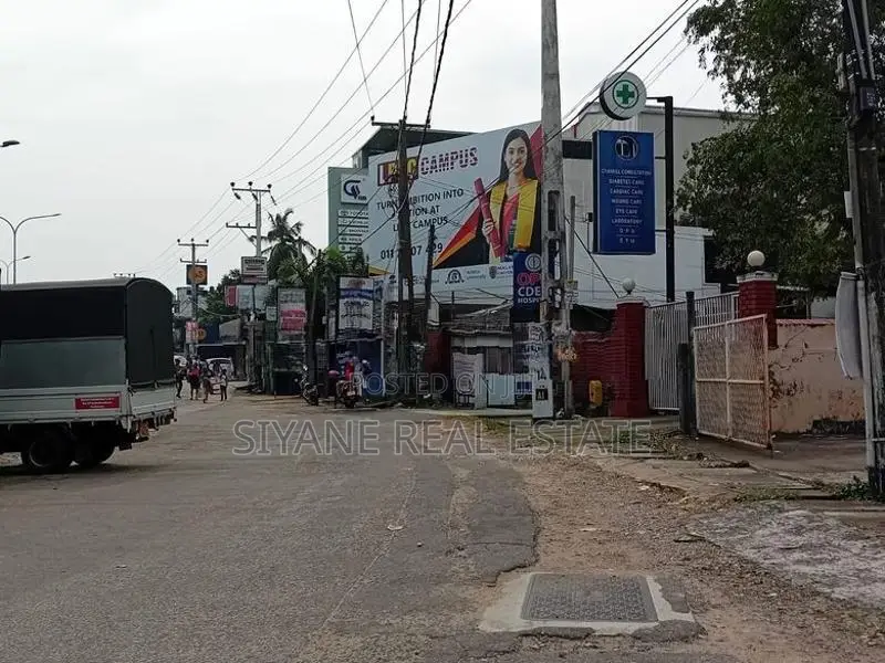 කිරිබත්ගොඩ නගරයෙන්ම ව්‍යාපාරයකට වුවද සුදුසු දෙමහල් නිවස විකිණීමට.