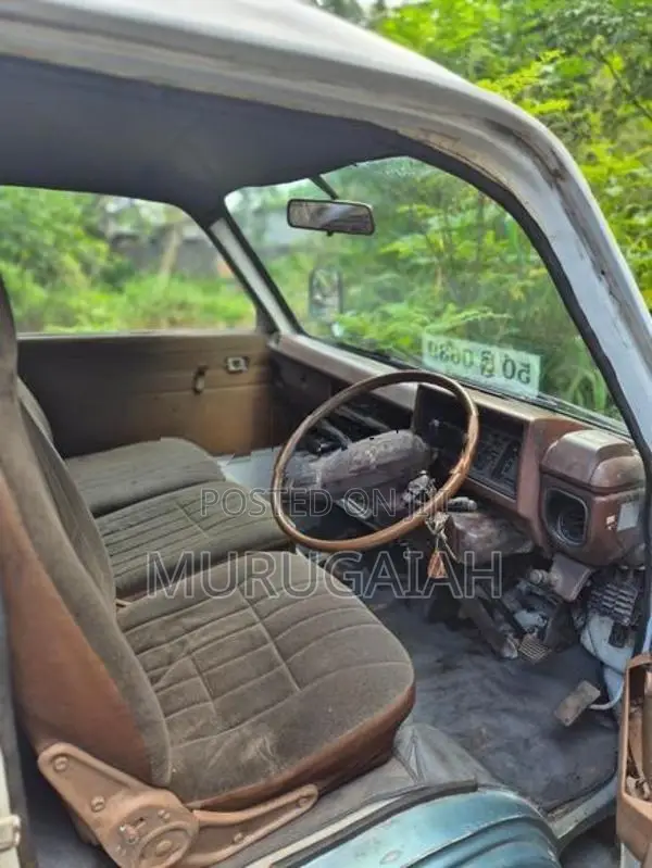 Toyota LH30 1981