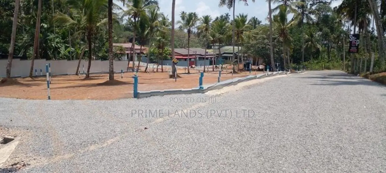 නුවර පාරට ළඟ - කඩවත 210 බස් පාරෙන් බිම්කොටස්