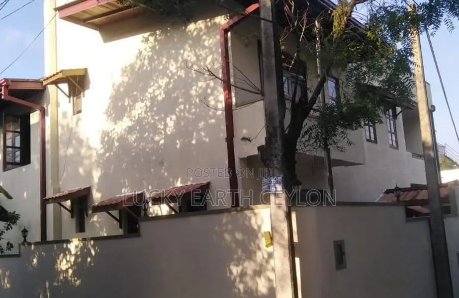 Battarmulla, 2 Story, Fully Furnished,Air Con, House For Rent (MG1319)
