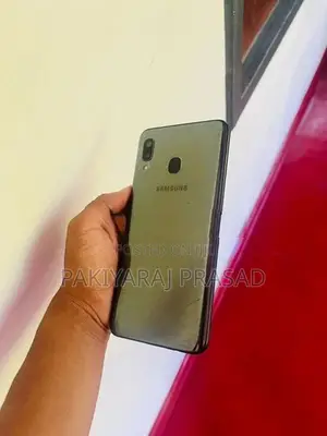 Samsung Galaxy A20 (Used)