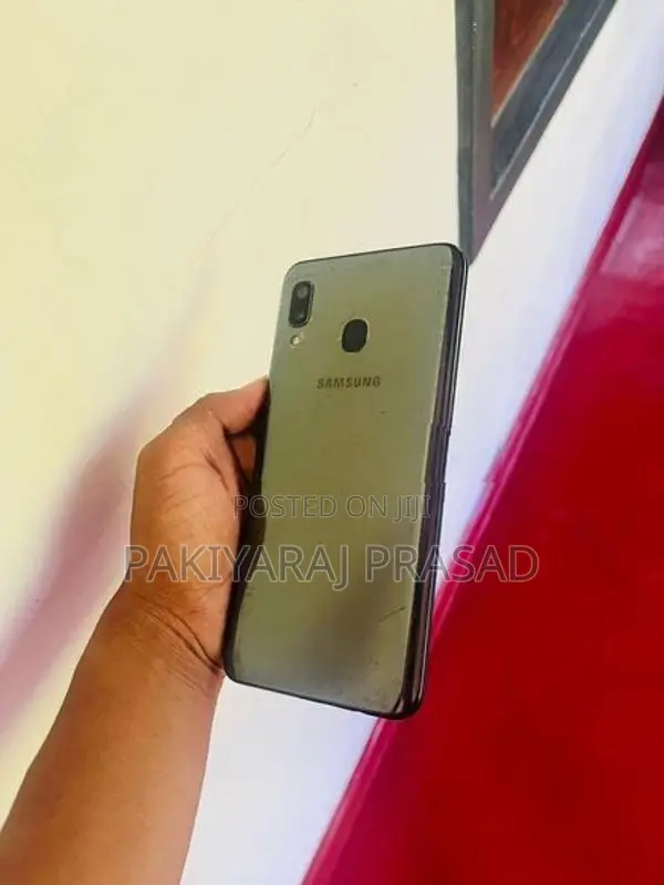 Samsung Galaxy A20 (Used)