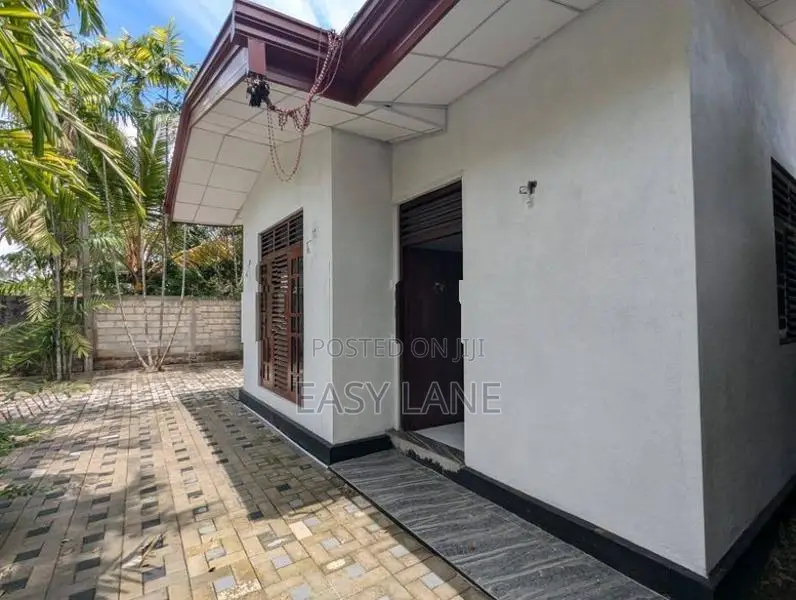 House For Sale In Veyangoda