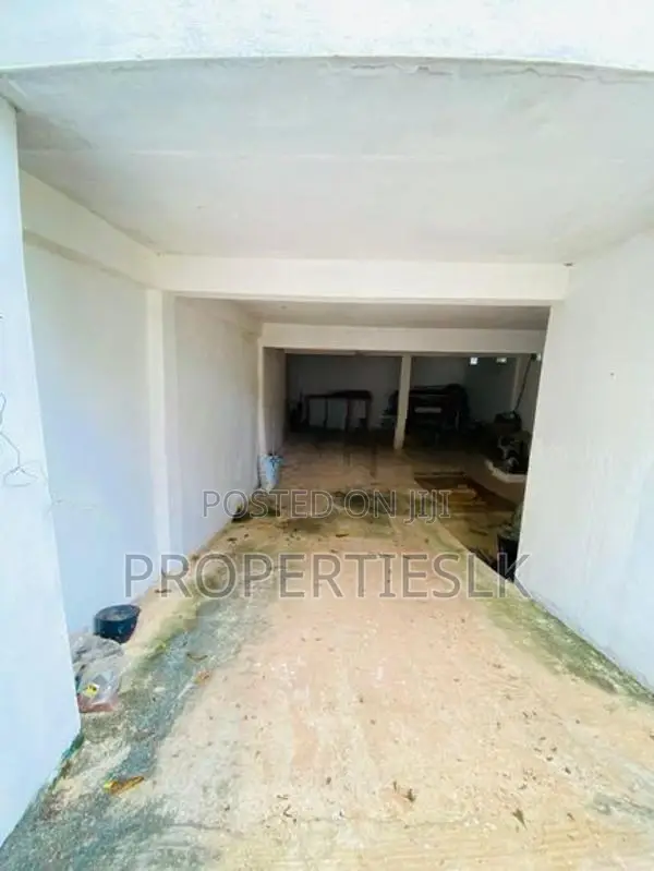 Nugegoda (1000 sqft) Warehouse Space Available For Rent