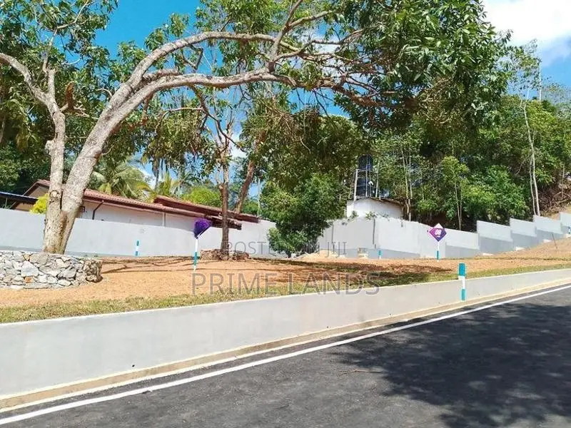 Land Plots in Karapitiya