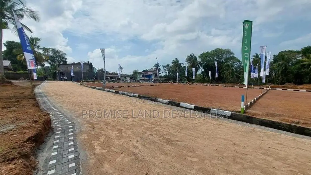 Land for sale in Moratuwa C33