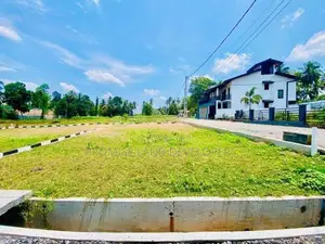 6p Land lots for sale in Athurugiriya city center C33
