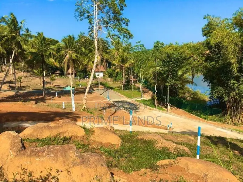 Makawita Lake Facing Land Plots for Sale