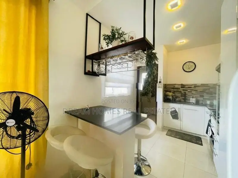 Ultra Luxury Fully Furnished Apartment with Pool Gym – Battaramulla