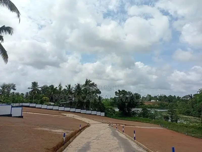 Bandaragama Beautiful Lake Font Land for Sale