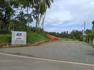 හබරාදුව දික්කුඹුර පාරෙන් නේවාසික බිම් කොටස්