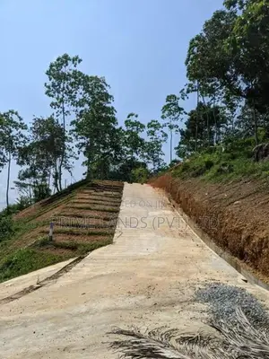 හබරාදුව දික්කුඹුර පාරෙන් නේවාසික බිම් කොටස්