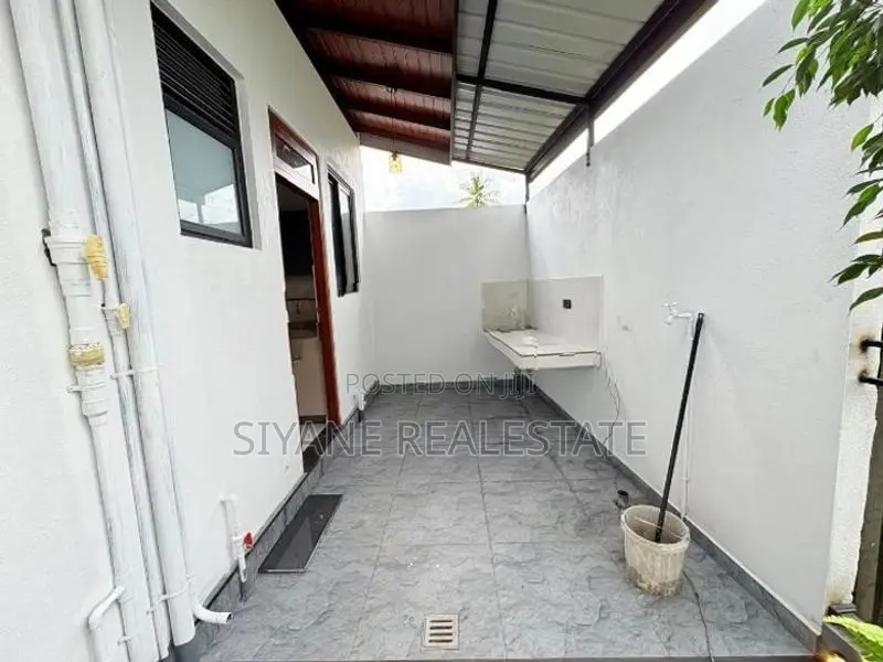 Beautiful Luxury House for Sale Athurugiriya