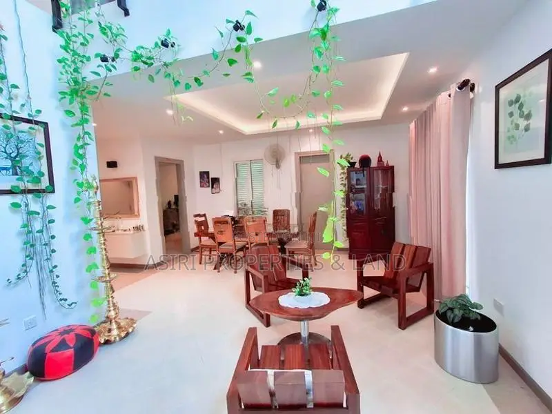 Luxury 4 Bedrooms House for sale in Piliyandala Bypass road