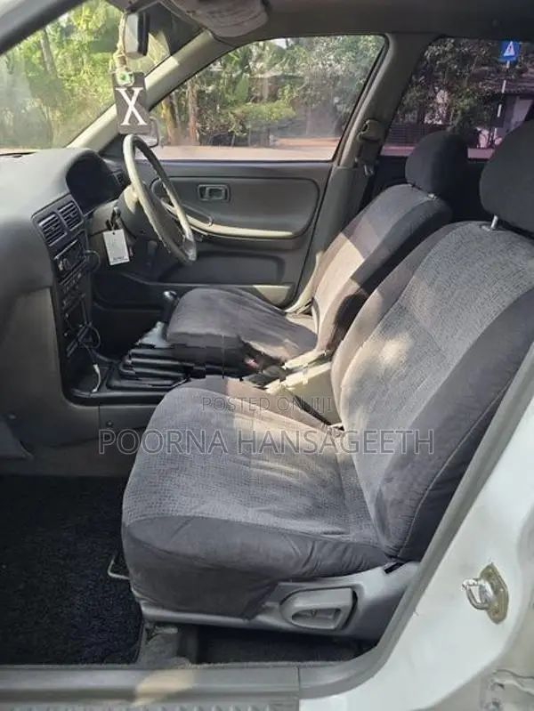 Nissan Sunny SB13 1993