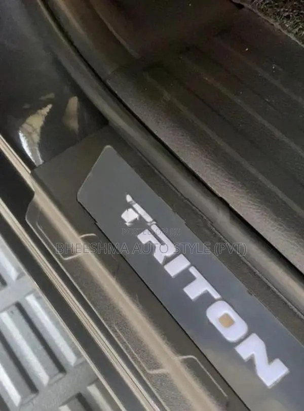 Mitsubishi Triton Scarf Plat