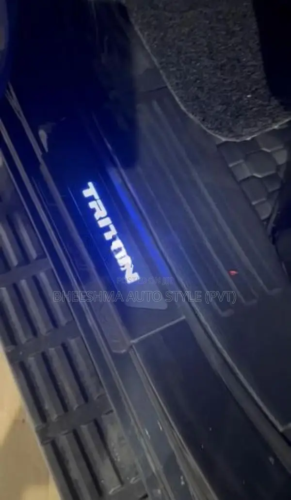 Mitsubishi Triton Scarf Plat