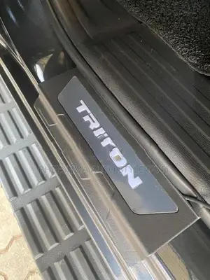 Mitsubishi Triton Scarf Plat