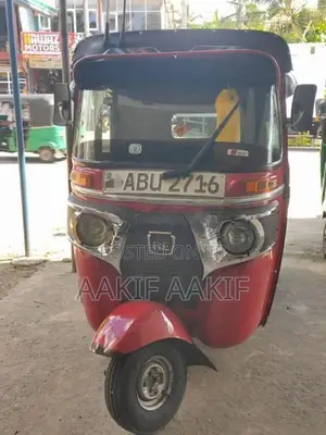 Bajaj RE 2019