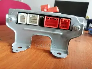 Toyota Harrier (MHU38) Battery ECU