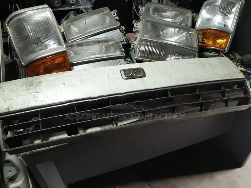 Mitsubishi P05 Head Lights