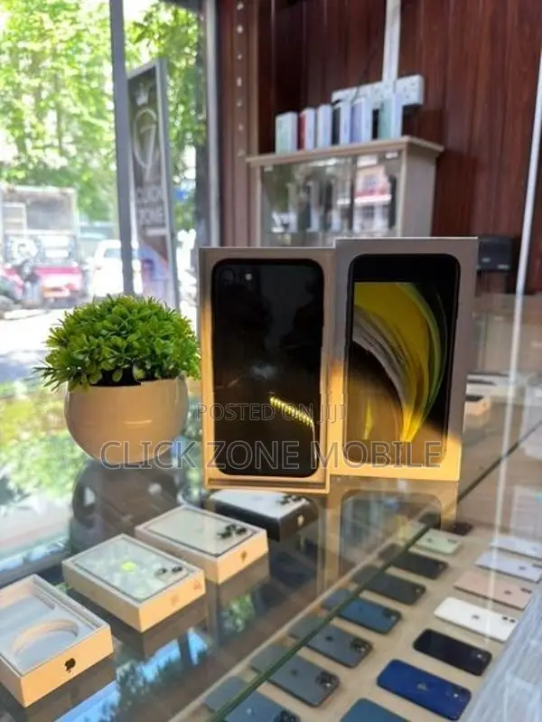 Apple iPhone SE 2 128GB (Used)