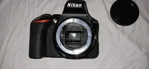 Nikon D5600 with Lens For Parts