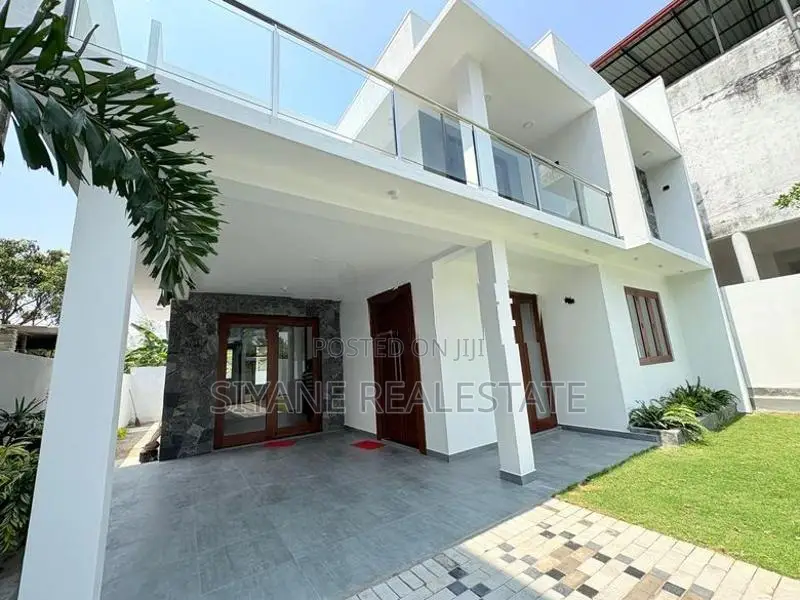 Luxury Brand Home in Athurugiriya