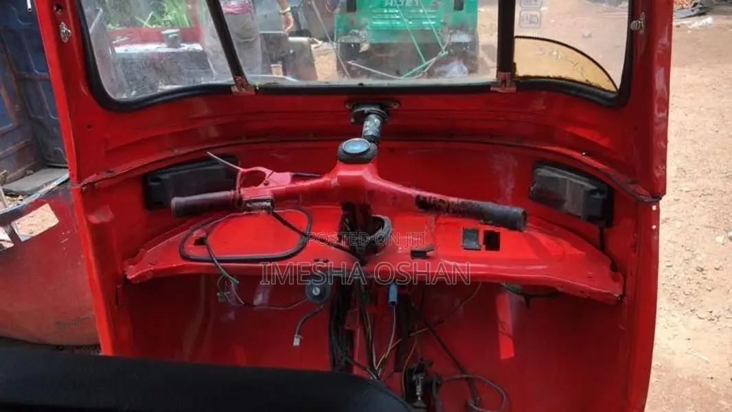 Bajaj RE 2005