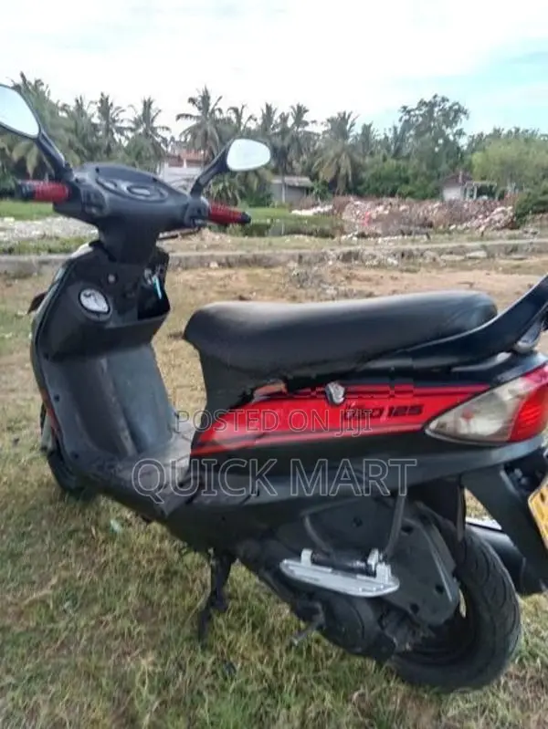 Mahindra Uzo 125 2017